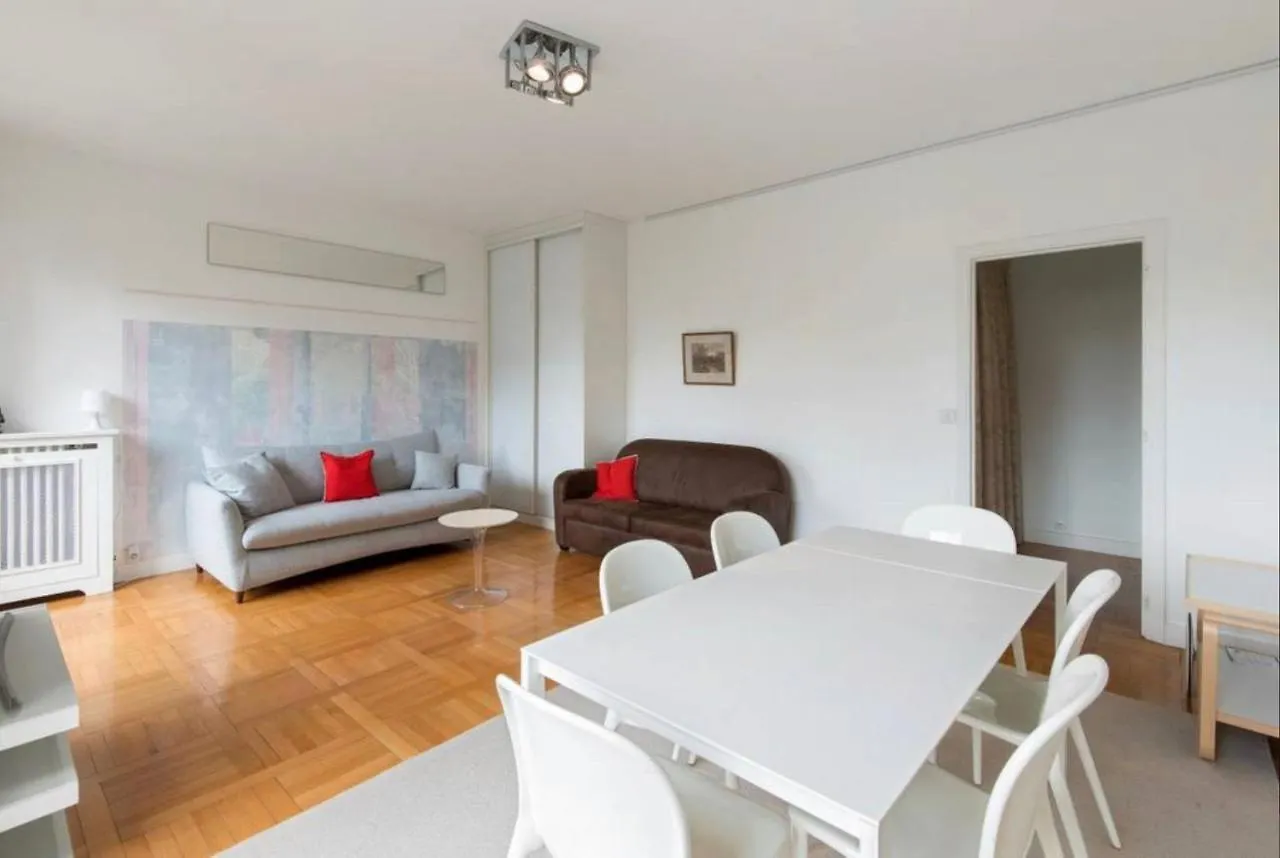 Avenue Montaigne Bienvenue شقة